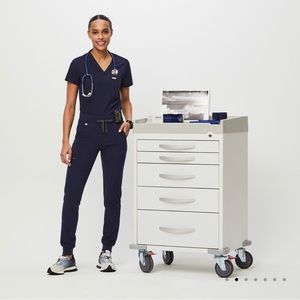 Figs Scrub Navy Set | NWOT | Zamora jogger (MP) & Catarina Scrub Top (M)